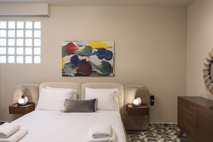 Room 2 of 130