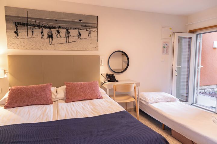 Room 16 of 120