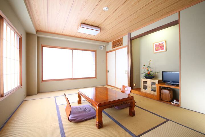 Room 6 of 77