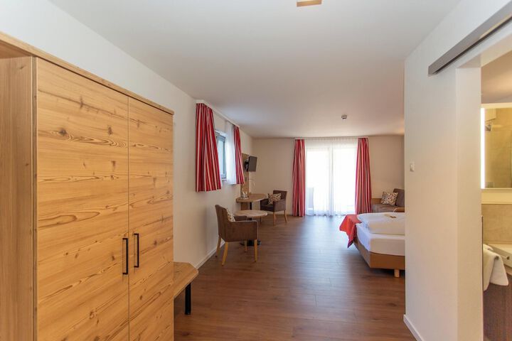 Room 8 of 34