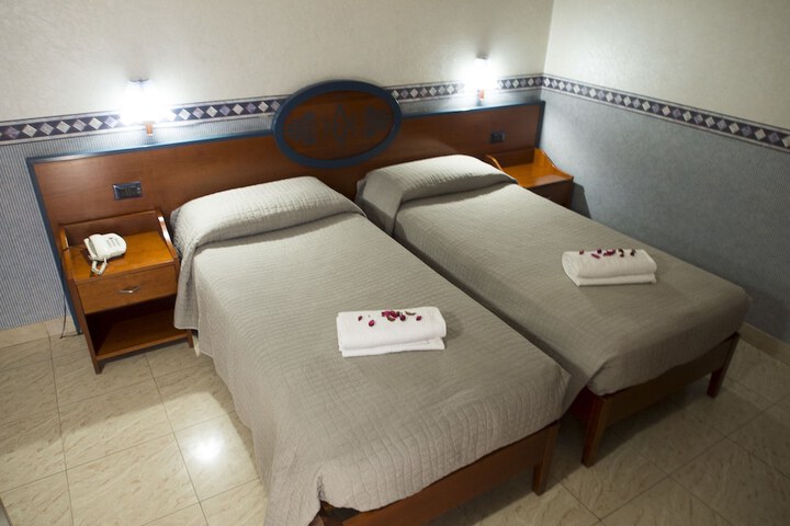 Room 5 of 79