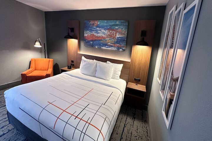 1 King Bed (18 of 22)