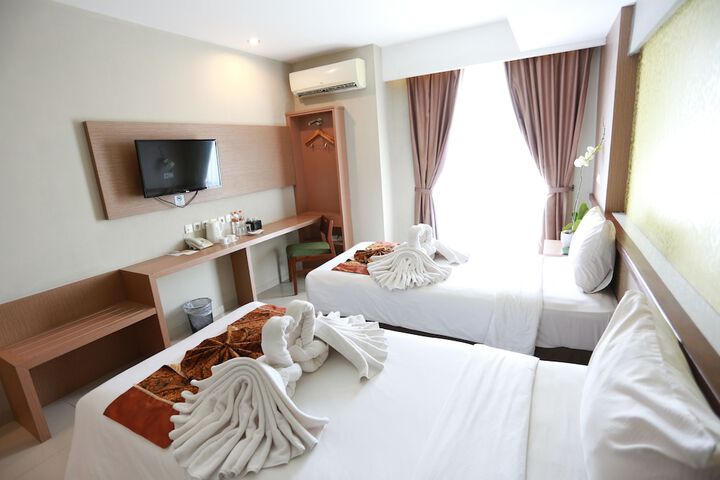 Room 6 of 32