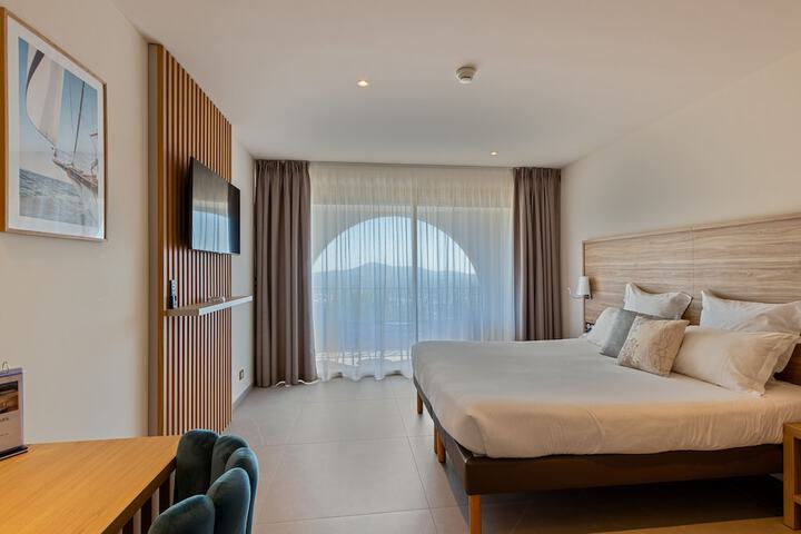 Room 21 of 96