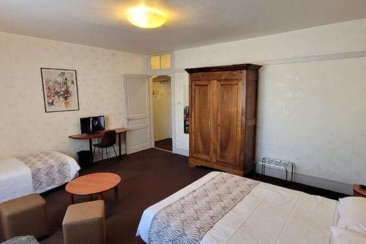 Room 4 of 33
