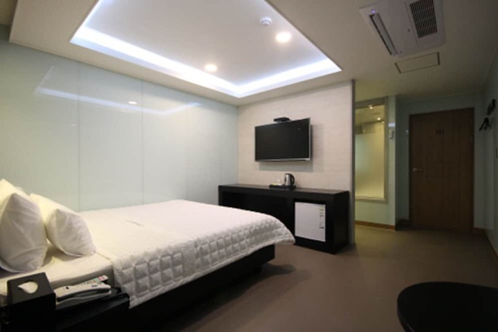 Room 19 of 43