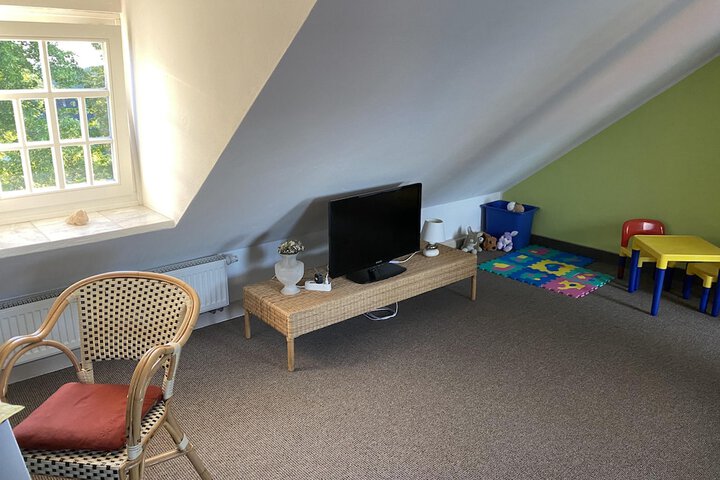 Room 9 of 25