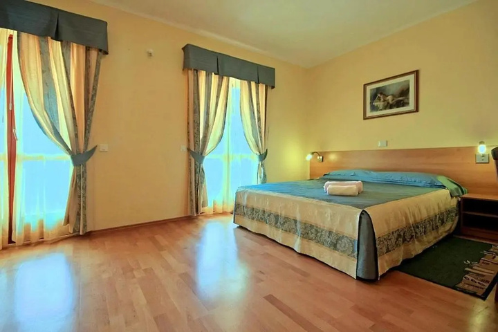 Room 2 of 17