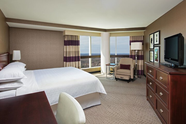 Room 32 of 39
