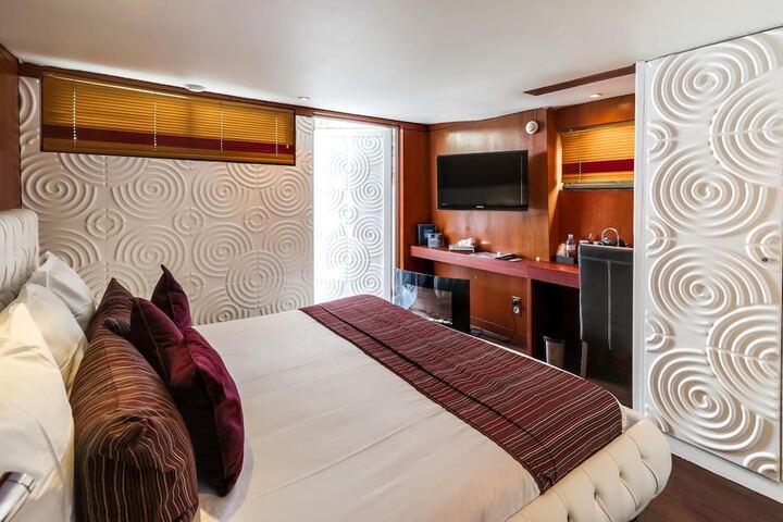 Room 4 of 62