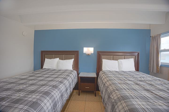 2 Double Beds (3 of 12)