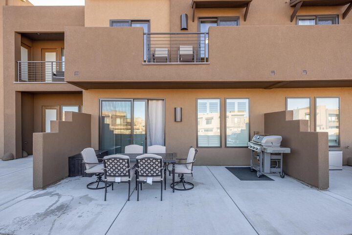 Dining 76 of 85