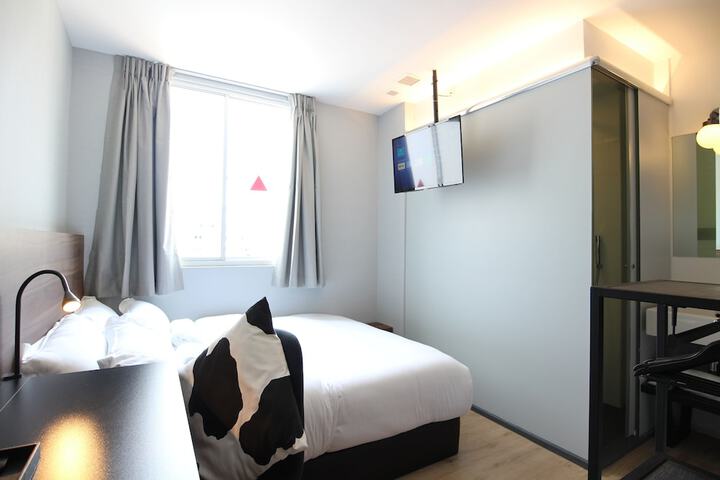Room 8 of 45