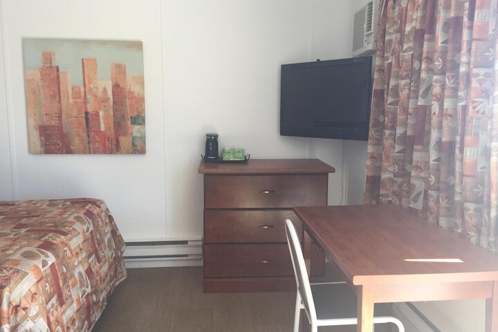 Room 13 of 36