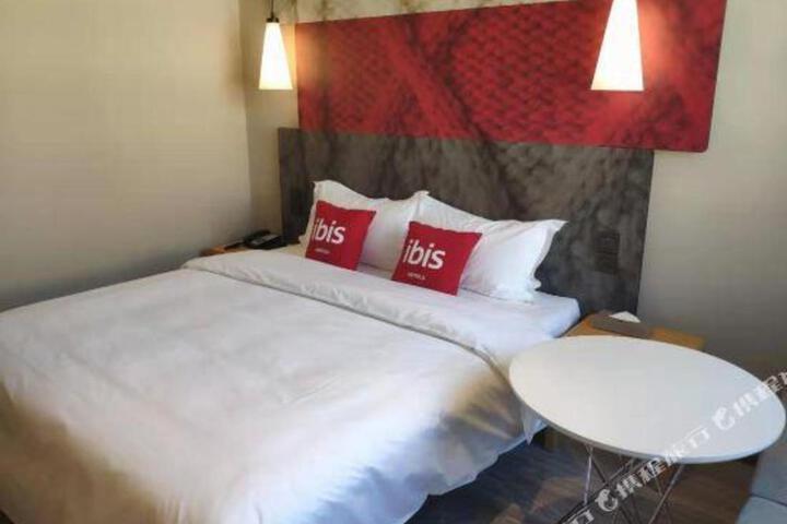 Ibis Tonghua Binjiang West Road Hotel