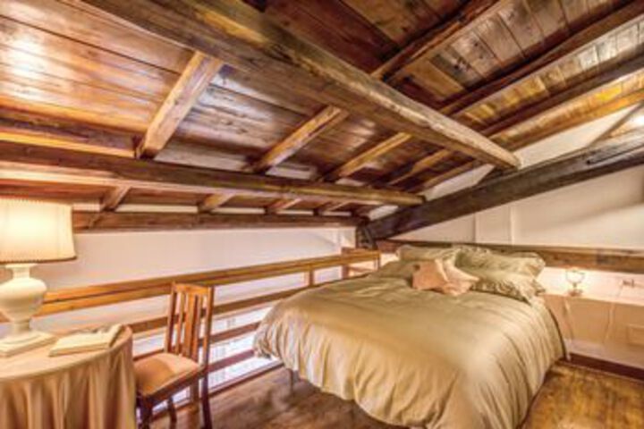 Room 15 of 42