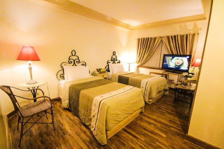 Room 12 of 40