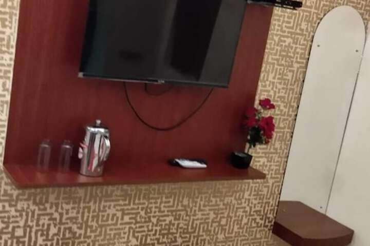 Room 5 of 17