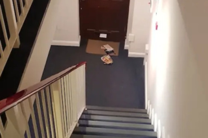 Room 4 of 9