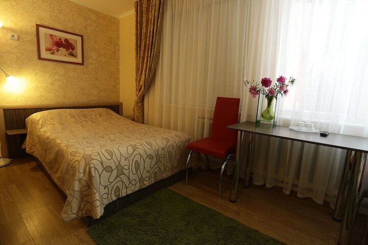 Room 4 of 48
