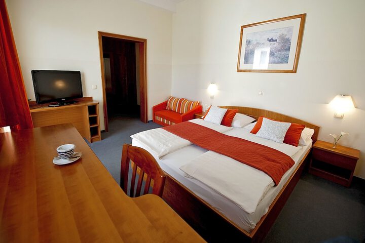 Room 26 of 101