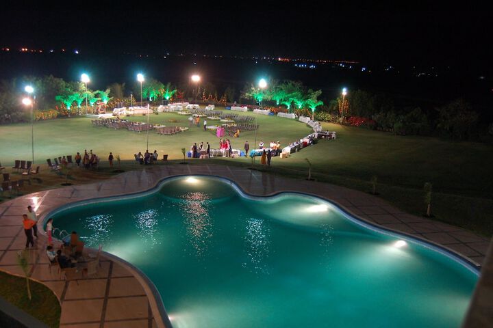 Pool 4 of 6