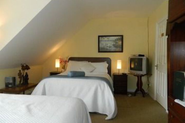 Room 4 of 18