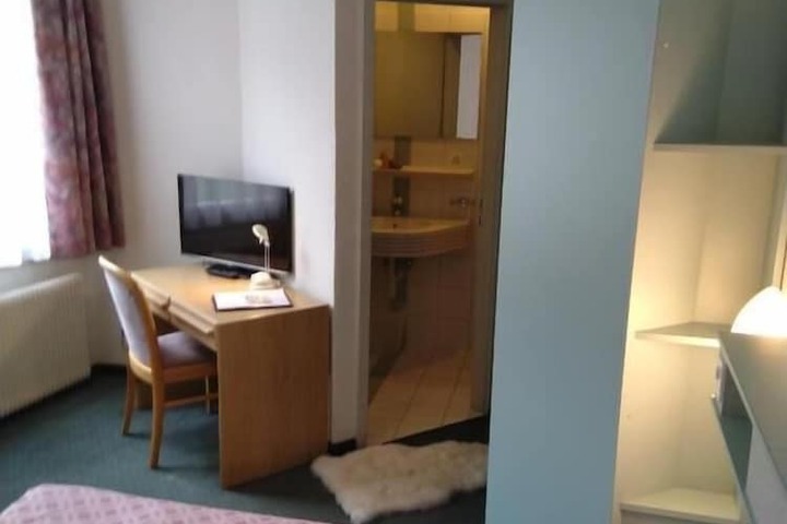 Room 11 of 44