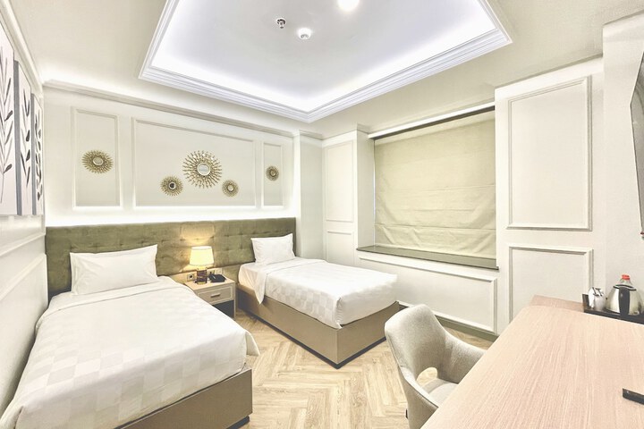 Room 10 of 21