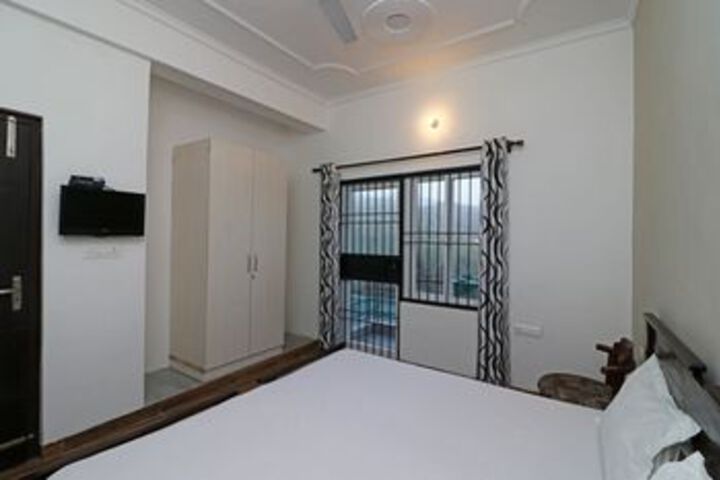 Room 14 of 21