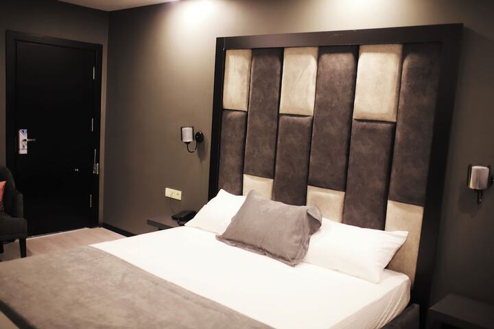 Room 13 of 31