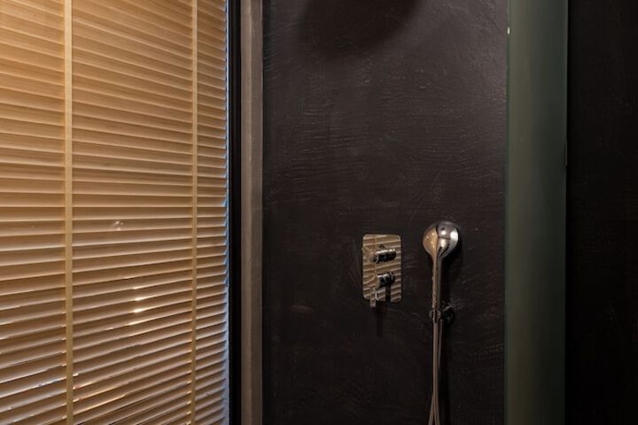 Room 35 of 72