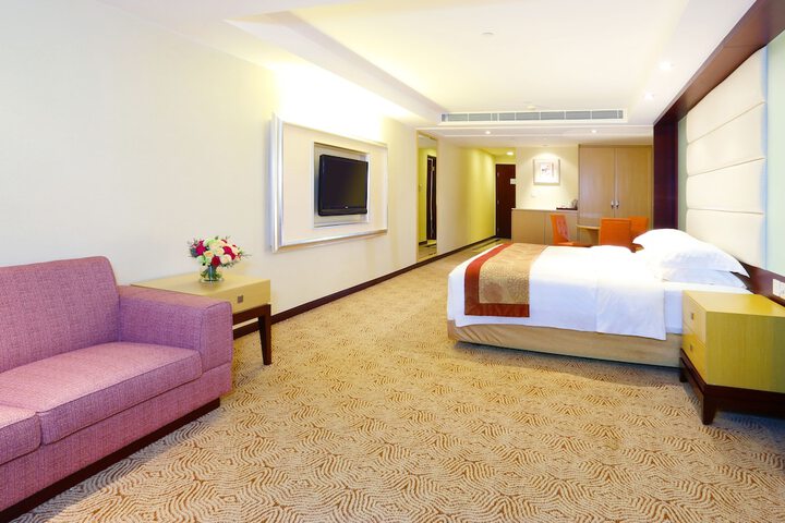 Room 6 of 38