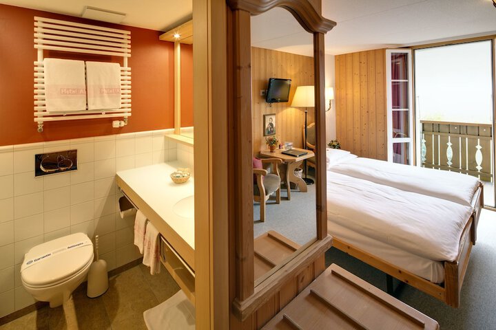 Room 16 of 42