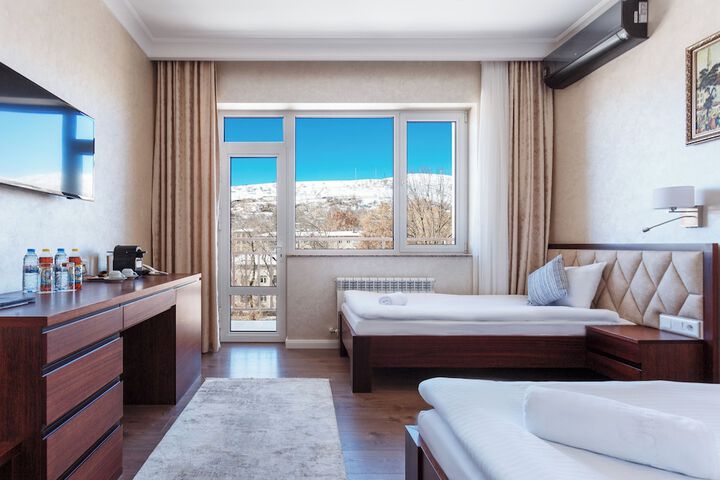 Room 2 of 36