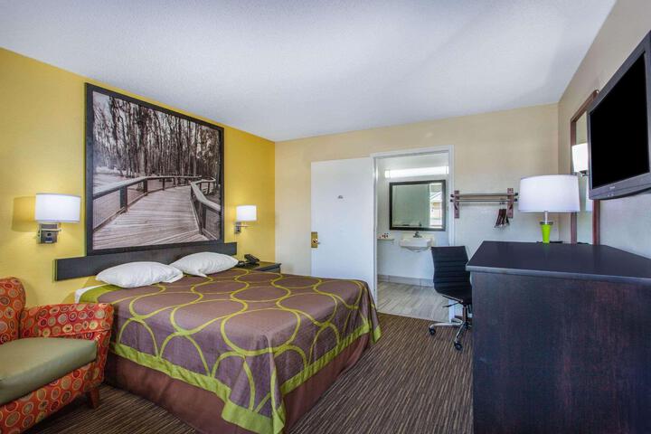 1 Queen Bed Mobility Accessible (10 of 18)