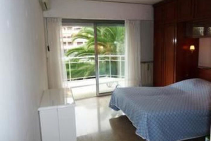 Room 8 of 18