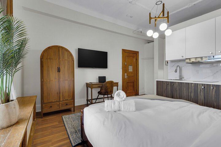 Room 10 of 174