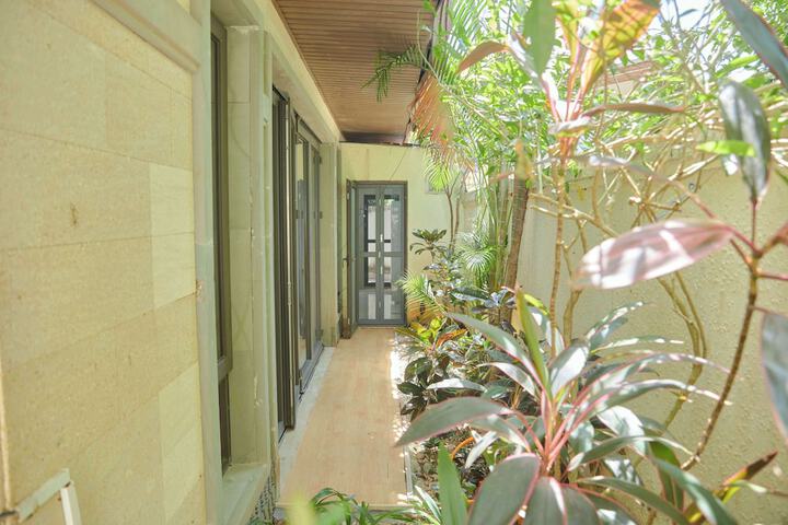 Room 17 of 178