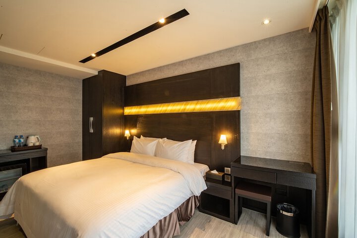 Room 4 of 32