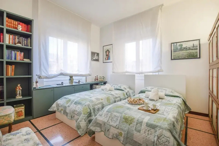 Room 4 of 11