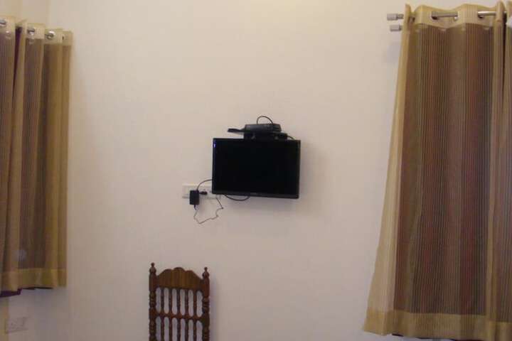 Room 3 of 6