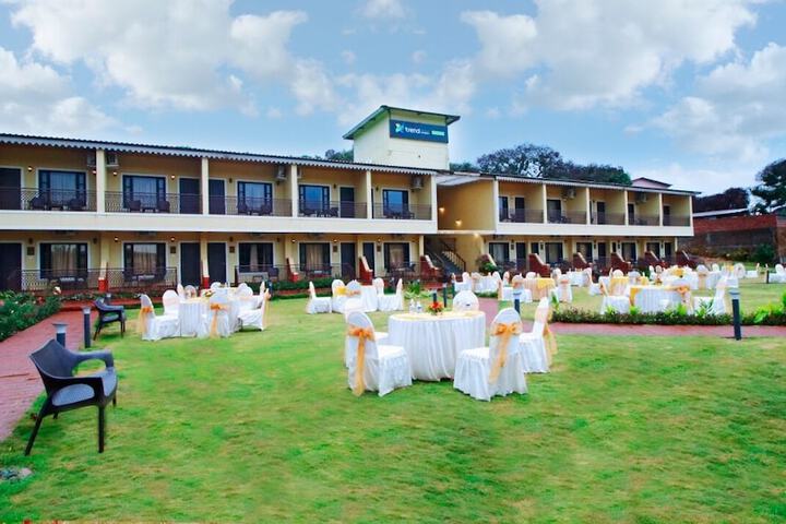 Hotel Exterior 25 of 29
