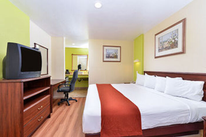 Room 4 of 9