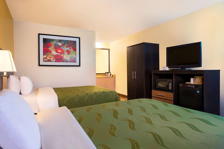 2 Double Beds (7 of 18)