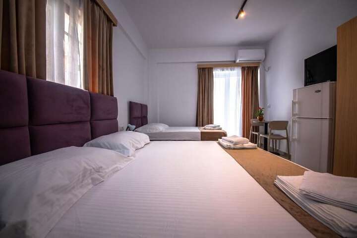 Room 3 of 163