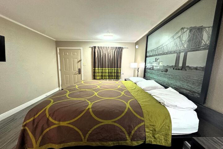 Room 21 of 40