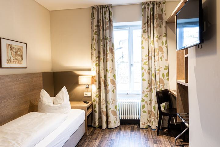 Room 3 of 20