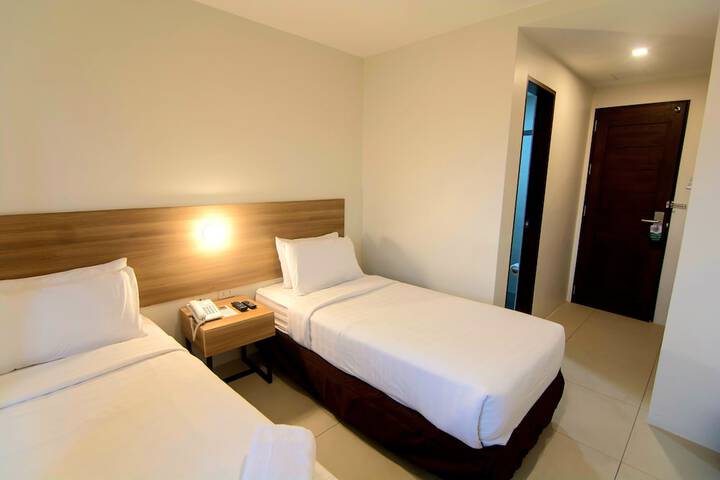 Room 6 of 11