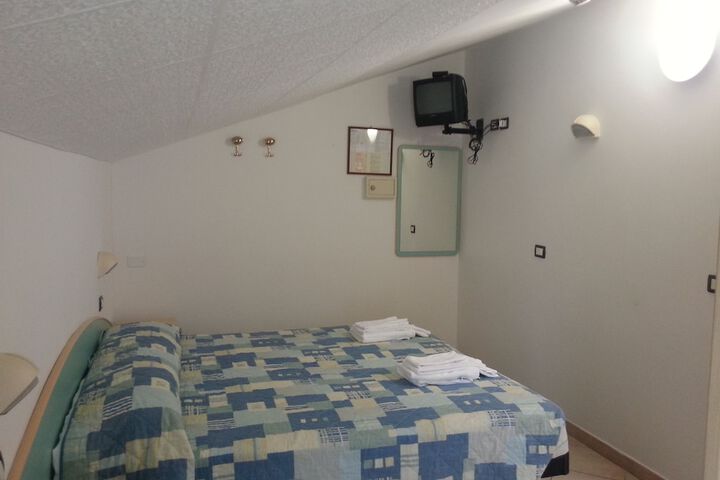 Room 9 of 64